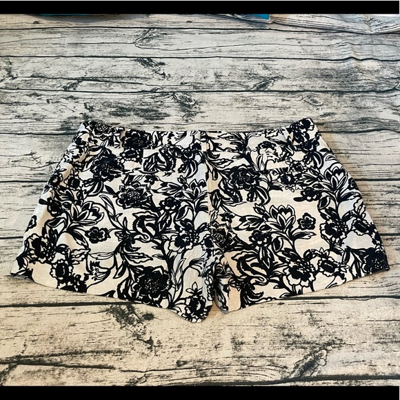 Loft Linen blend shorts -14 - Picture 3 of 5